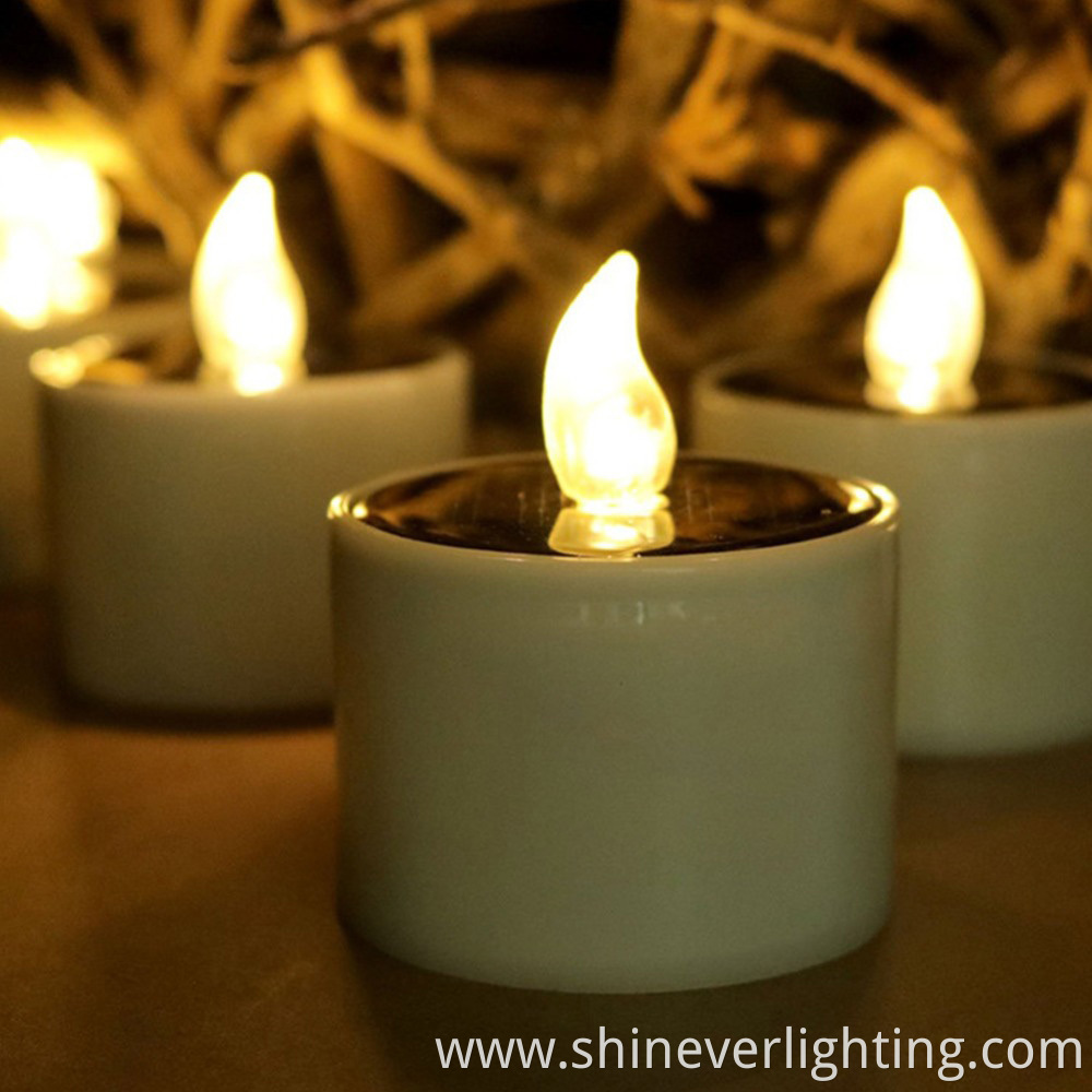 Natural Light-Emulating Candles